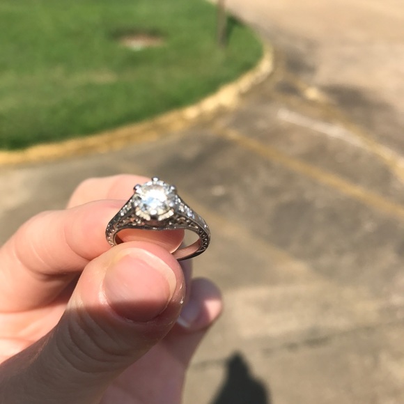 STUNNING 0.95 ct vintage engagement ring! 💍 - Picture 7 of 8